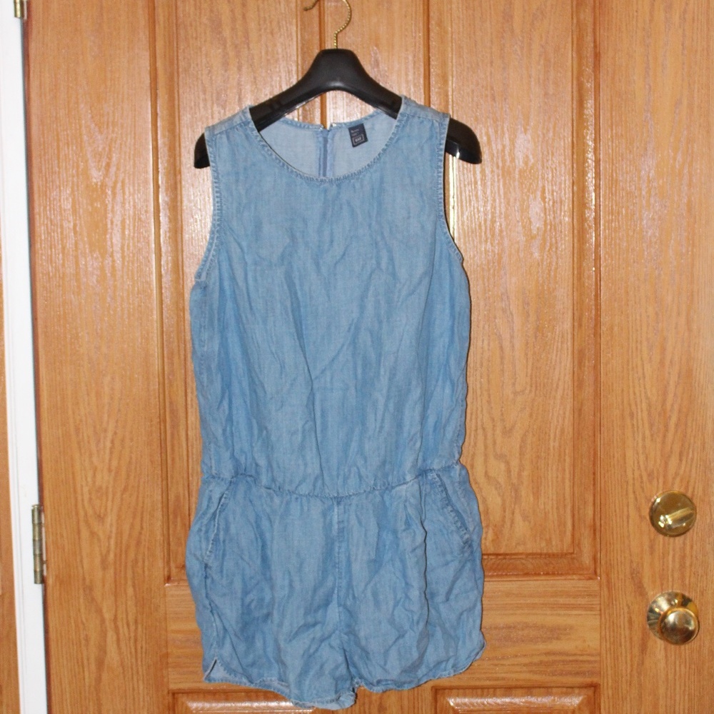 Gap, sleeveless light weight jean romper